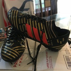 Used Nemezis indoor US size 8.5. Mint condition